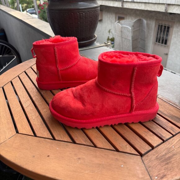 UGG Kids Suede & Sheepskin Booties Size 1 - Picture 1 of 6